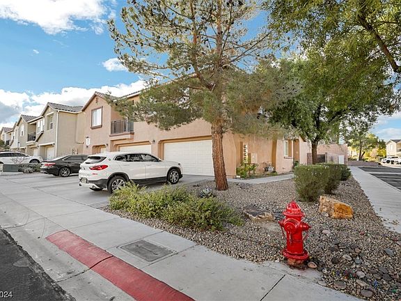 3rd image of 19 Hudson Canyon St Unit 3