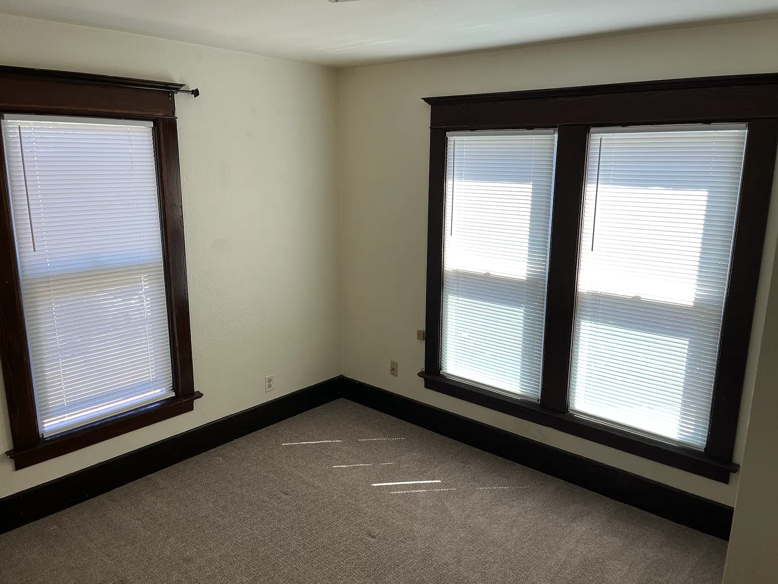 6 bed, 3840 sqft, $1,050 — Photo 4