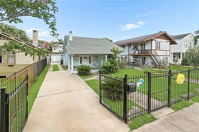 4 bed, 3.0 bath, 1465 sqft, $4,500 — Photo 1