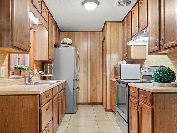 4th image of 1037 Hood Ln