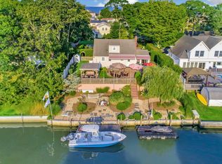 8 Dolphin Rd, East Quogue, NY 11942