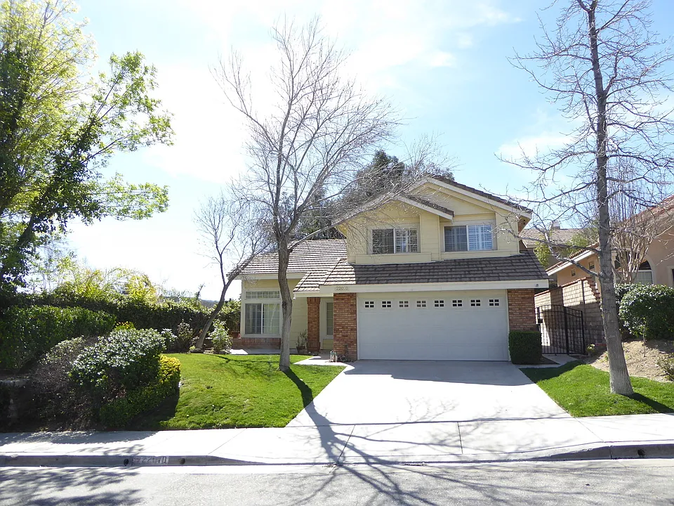 22010 Grovepark Dr