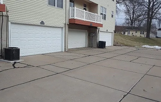 1728 Forsythia Ct — Photo 3