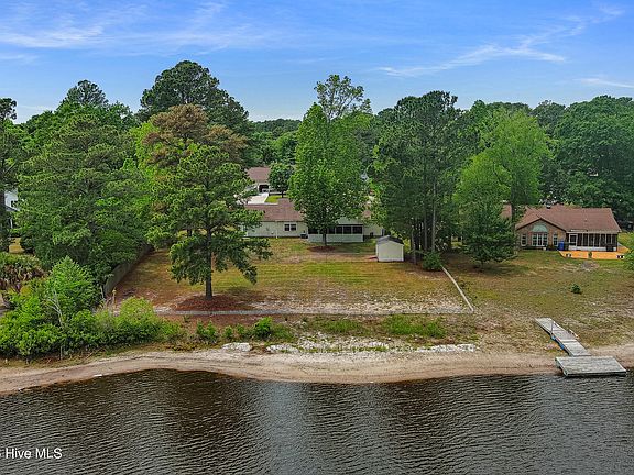 3rd image of 2328 N Lakeview Drive