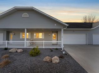 2889 Long Lake Dr, Stillwater, MN 55082