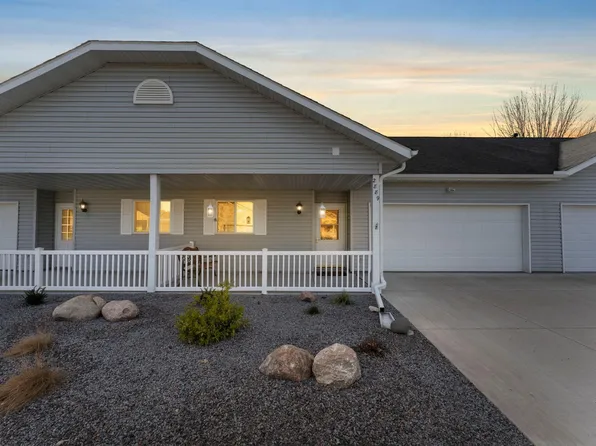 2889 Long Lake Dr, Stillwater, MN 55082