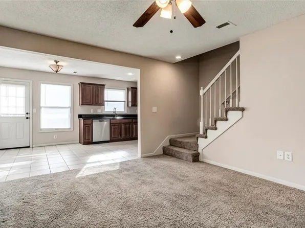 813 E 167th Ct, Gardner, KS 66030