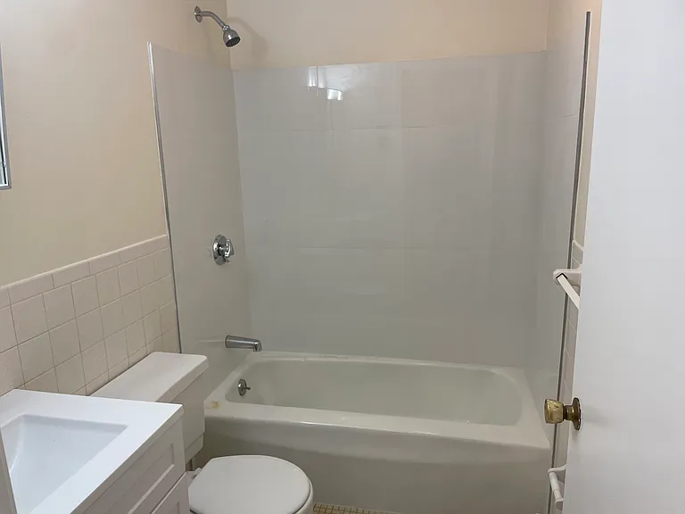 Grafton Colonial Apartments — Photo 6