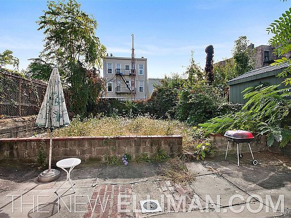 4th image of 166 Eagle St