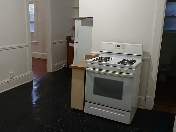 2nd image of 2220 Murray Hill Rd #2
