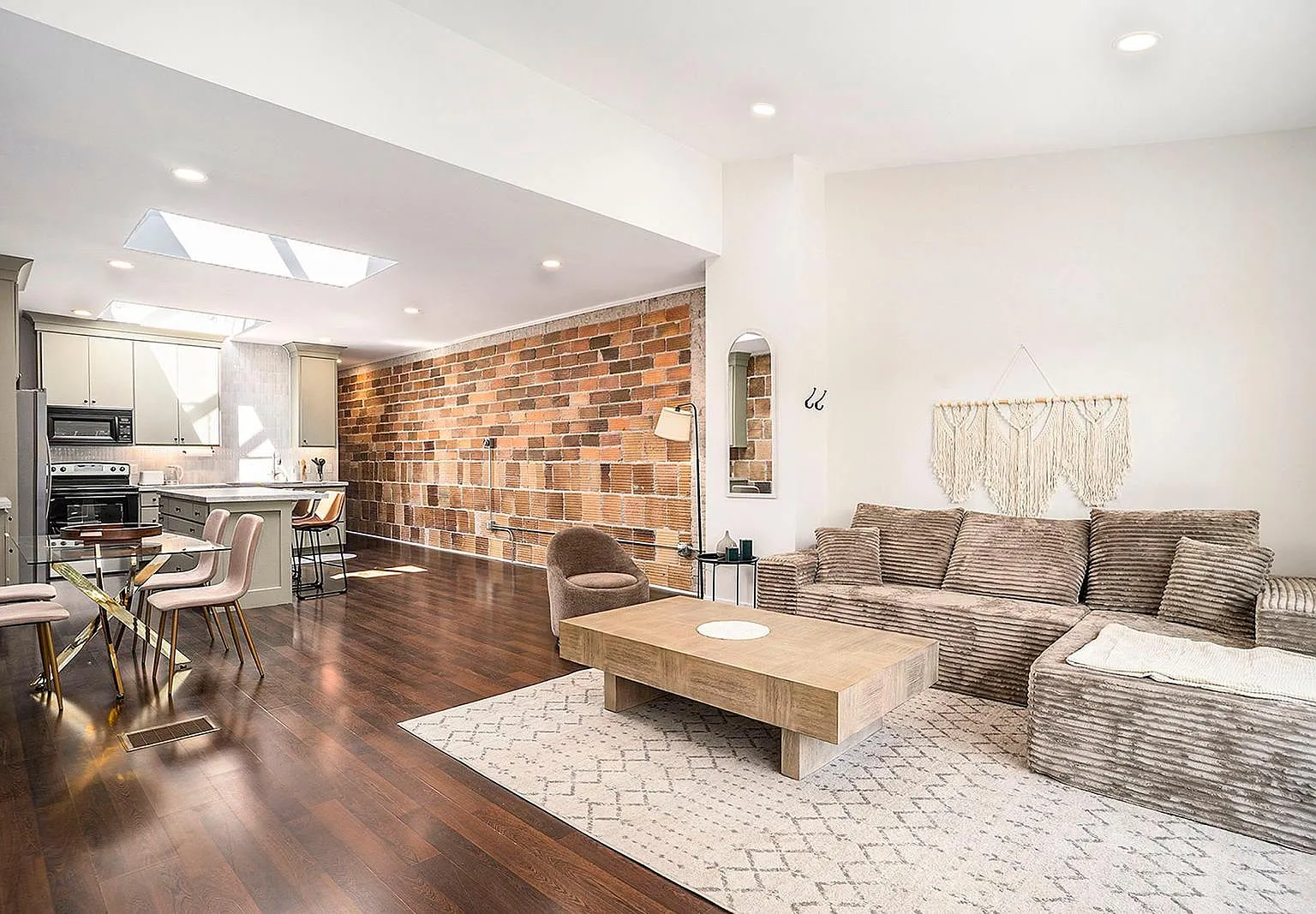 110 Washington Ave — Photo 1