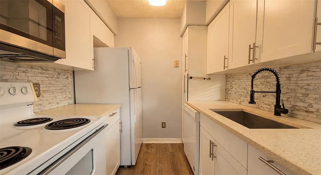 345 Wymore Rd — Photo 4