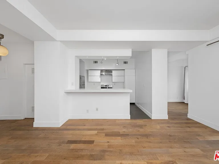 7250 Franklin Ave #511 — Photo 2
