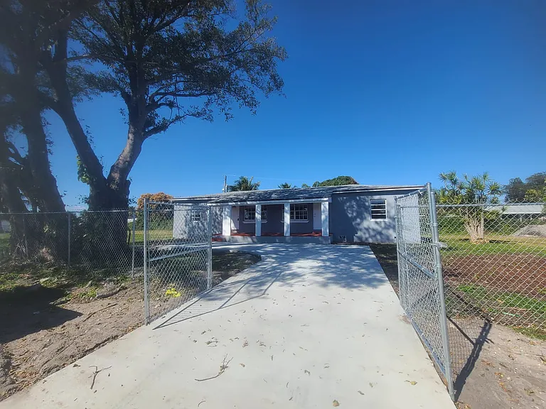 2035 NW 113th Ter — Photo 5