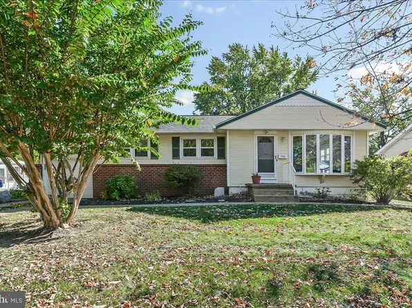 3754 Susan Ln, Brookhaven, PA 19015