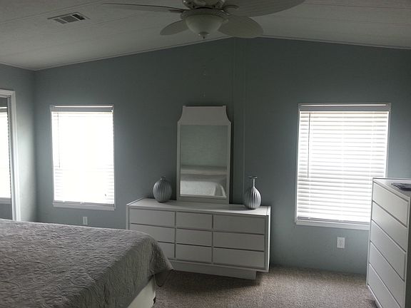 King Master Bedroom w/bath