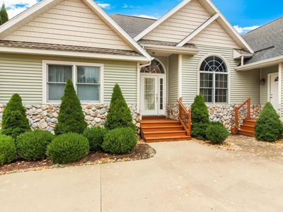 979 S Ridge Ct, Traverse City, MI, 49696