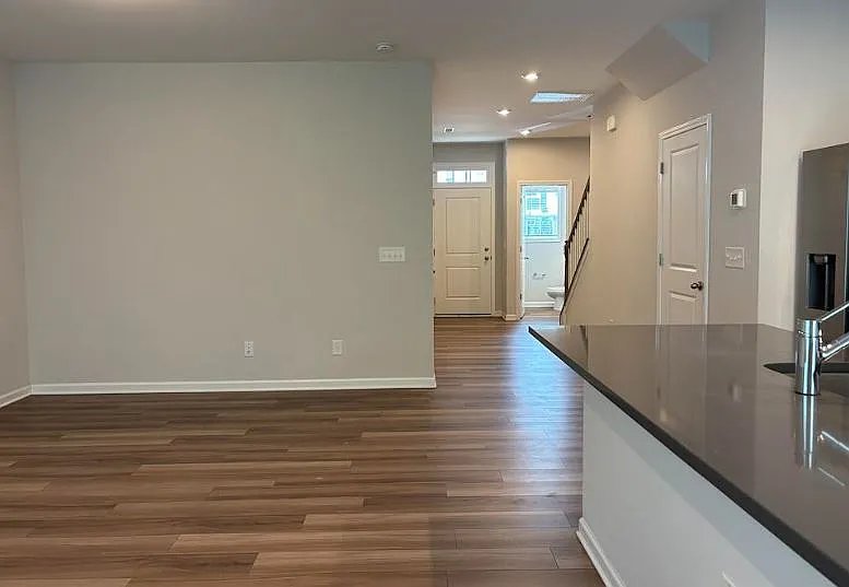 3 bed, 2.5 bath, 1476 sqft, $1,895 — Photo 4