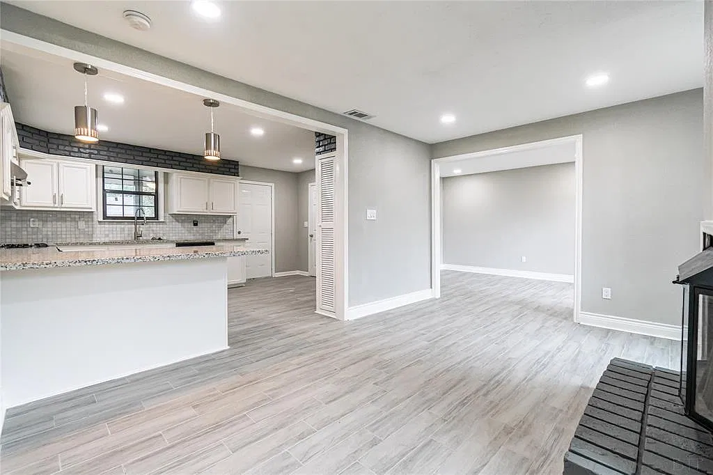 3 bed, 2.0 bath, 1290 sqft, $1,700 — Photo 2