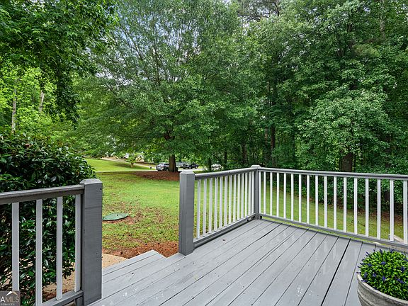 4th image of 39 Springfield Ct