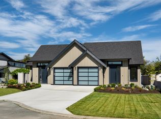 10013 Chicory Pl, Sidney, BC V8L 3N6