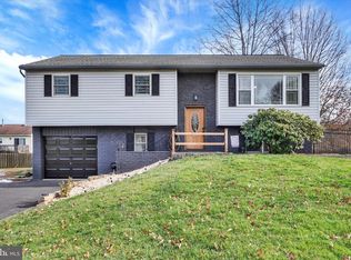 11 Dogwood Ln, Manchester, PA 17345