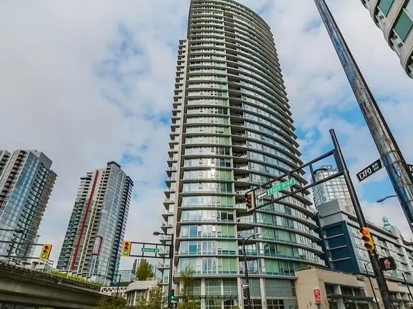 689 Abbott St #301, Vancouver, BC V6B 0J2