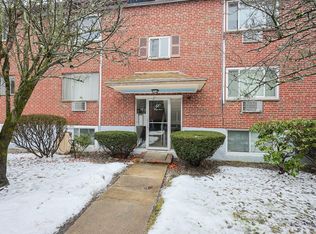 60 Bryon Rd APT 1, Chestnut Hill, MA 02467