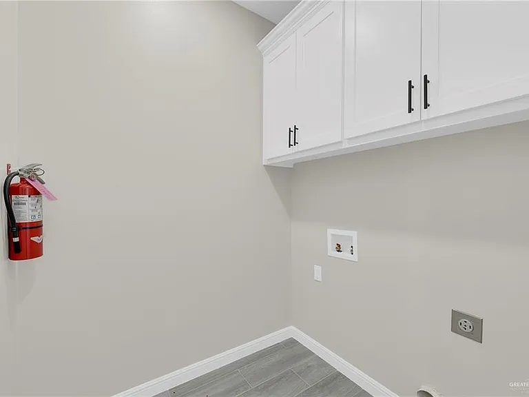 905 Crestview St #2 — Photo 8