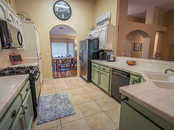 2nd image of 2098 Pheasant Dr
