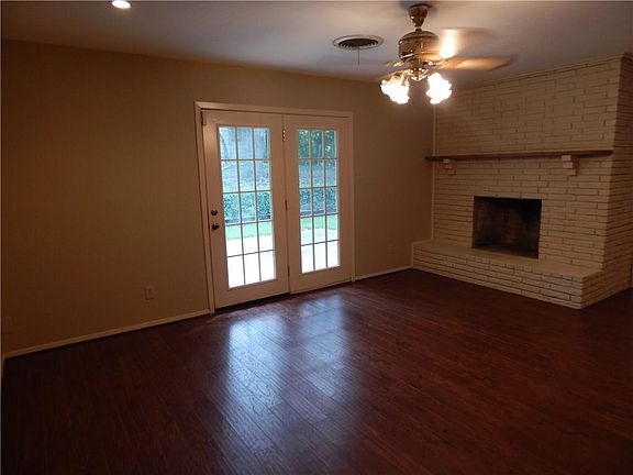 4th image of 4009 Walton Ave