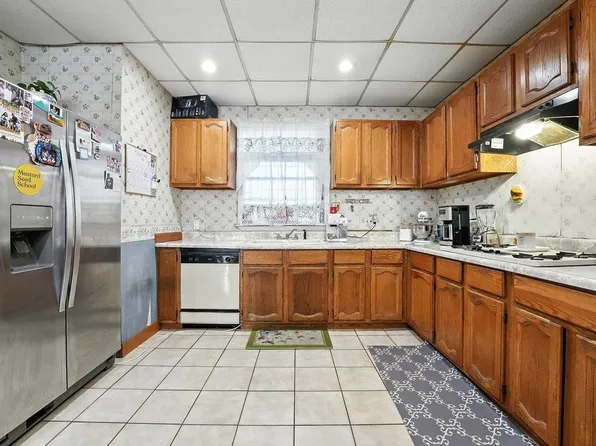 163 Lincoln Street image 9 of 27