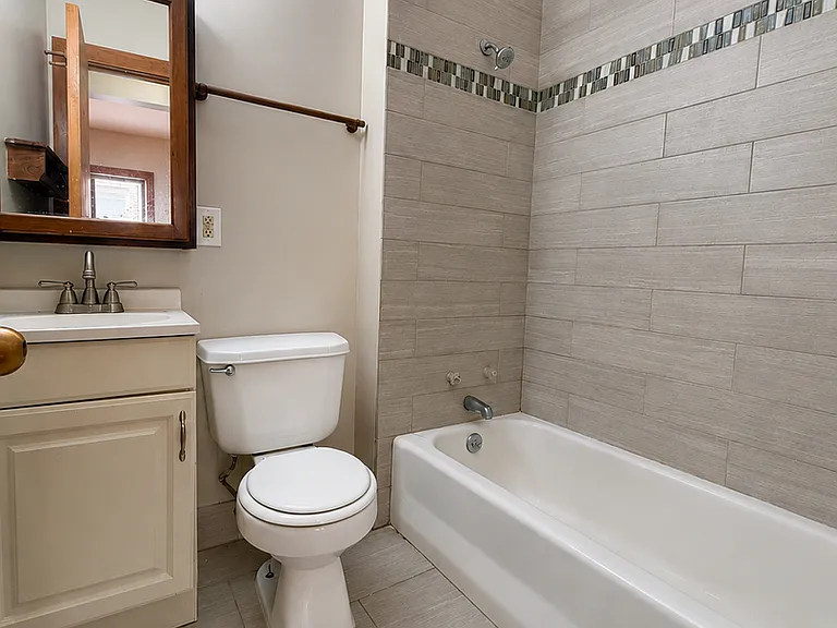 Emerson Manor Flats — Photo 23