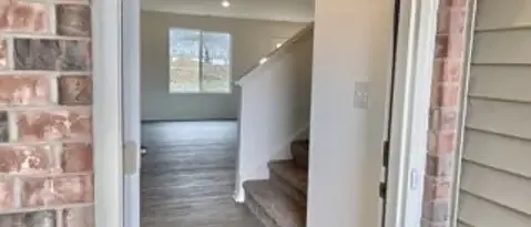 1137 Amber Dr — Photo 3