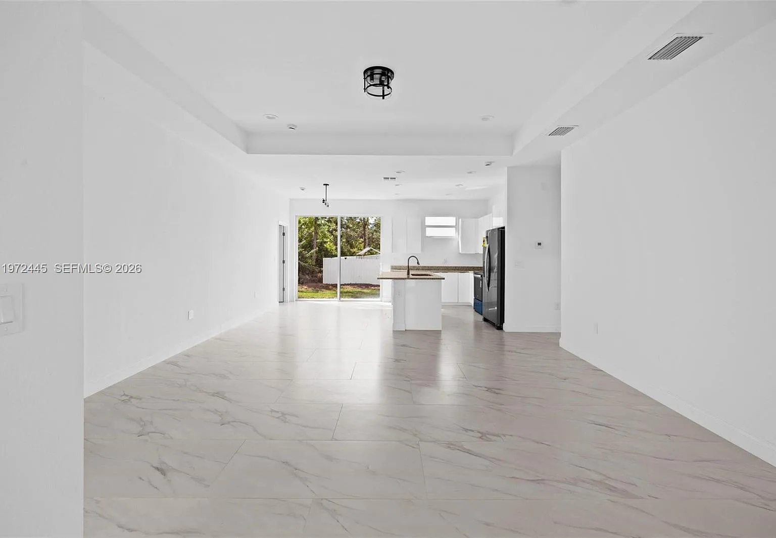 3 bed, 2.5 bath, 1638 sqft, $2,200 — Photo 2