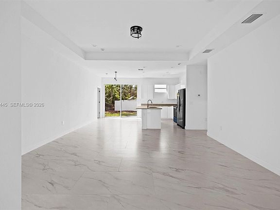 2nd image of 1923 Sunniland Blvd