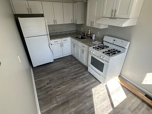 4th image of 4075 Hazel Ave