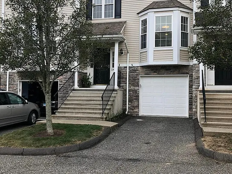 1304 Sienna Dr — Photo 1