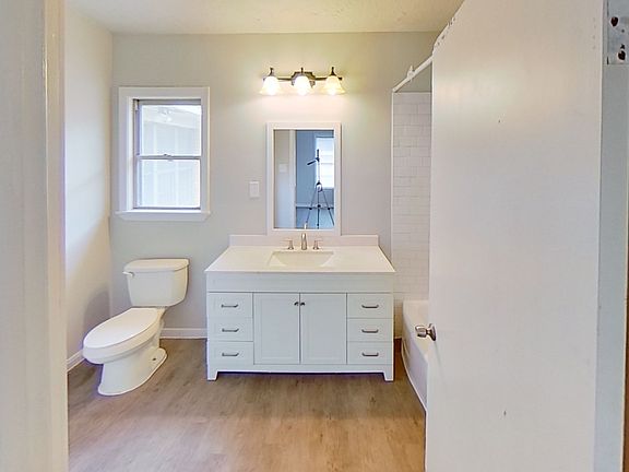 5th image of 604 W James Ave