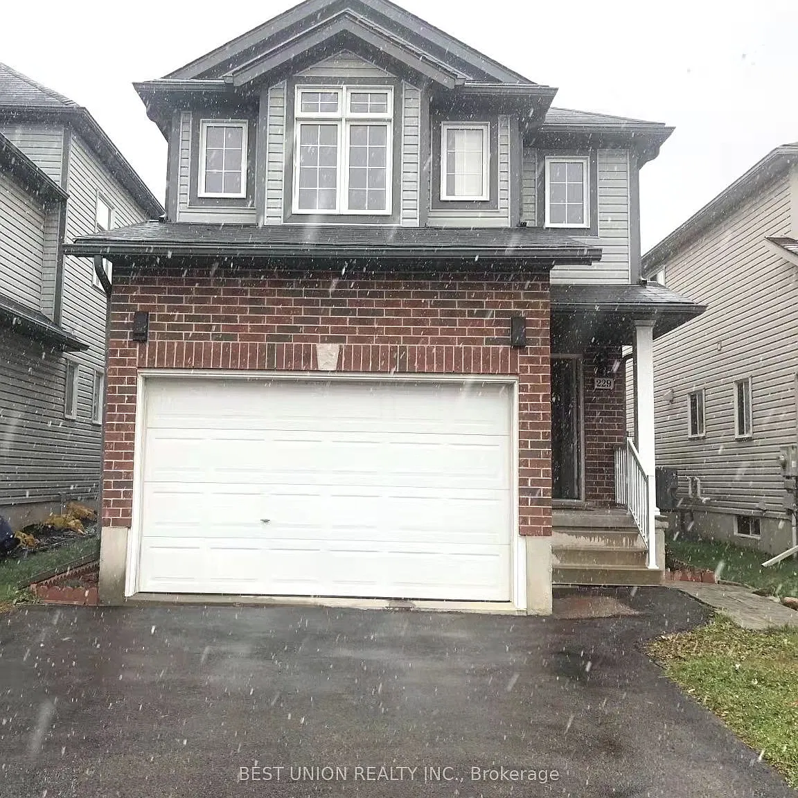 4 bed, $2,895 — Photo 1