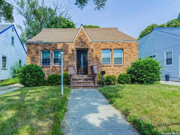 11852 236th St, Cambria Heights, NY 11411
