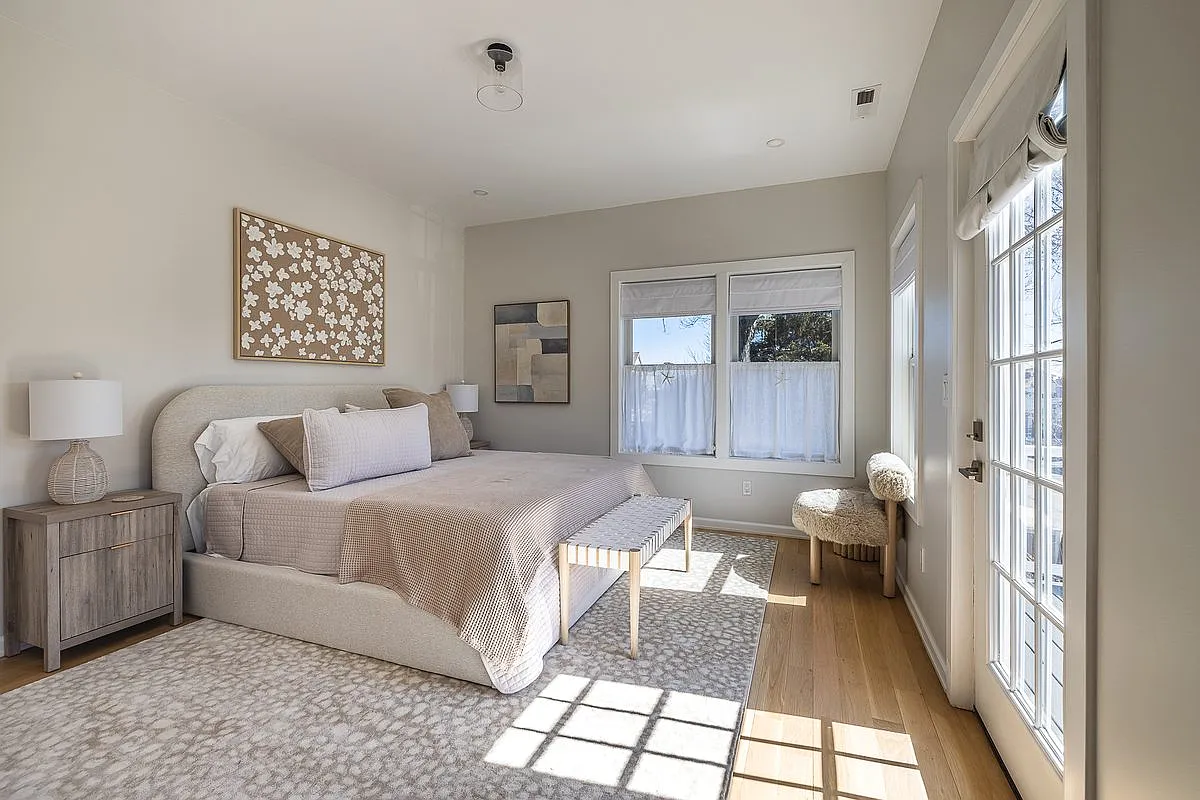 3 bed, 2.5 bath, 2681 sqft, $7,995 — Photo 3
