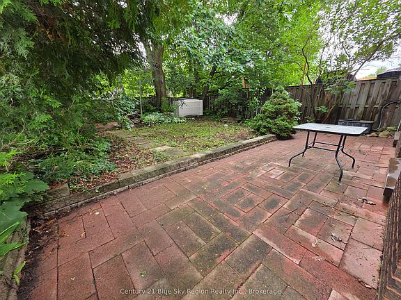 5th image of 798 McKay Ave
