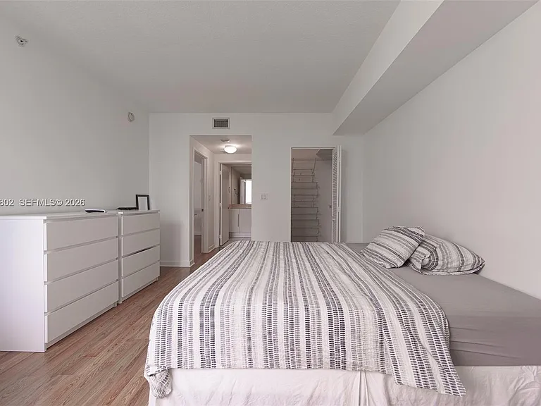 325 Biscayne Blvd #821 — Photo 13