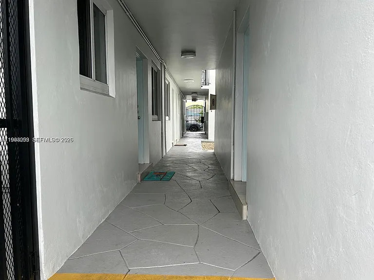 35 SW 21st Ave #4 — Photo 4