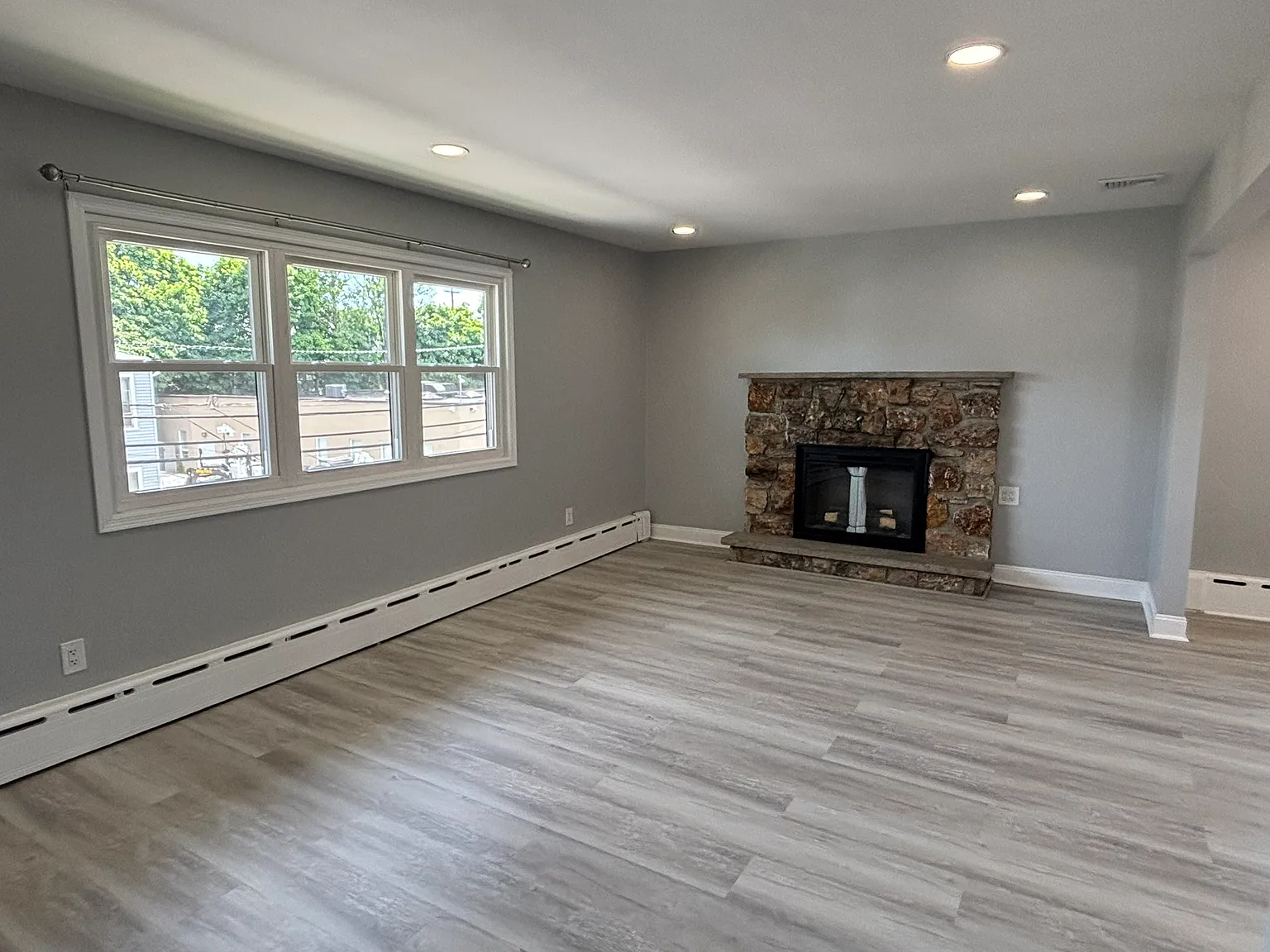 3 bed, 1600 sqft, $3,200 — Photo 3