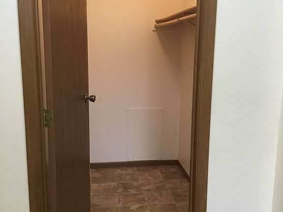 Entry closet_03172021