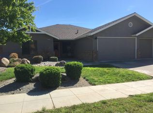 2452 Grapewood Way, Madera, CA