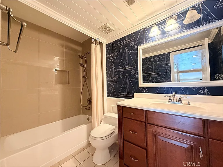21956 Yellowstone Ln — Photo 9