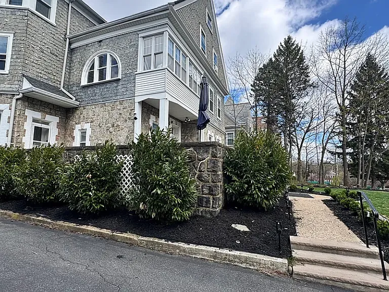 19 Euclid Ave #4 — Photo 9